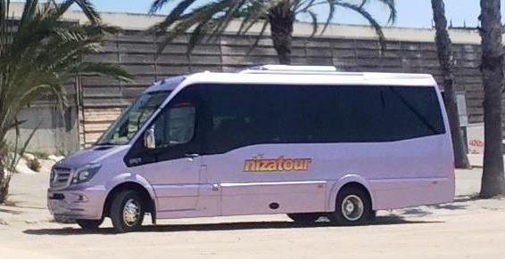 Vehicles / Flota 3 Minibus 20 places