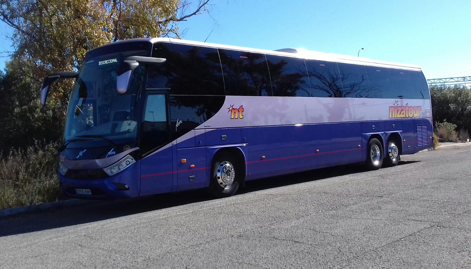 Vehicles / Flota 8 Autocar 71 places + guia